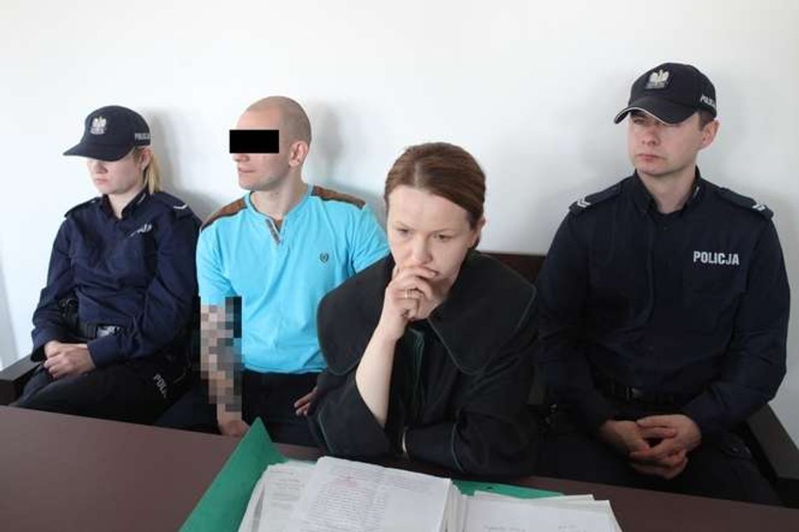 "Mówiłem, żeby wrócił do mieszkania. Powiedział, że nie pójdzie siedzieć". Ruszył proces Mateusza C., w sądzie się uśmiechał "Mówiłem, żeby wrócił do mieszkania. Powiedział, że nie pójdzie siedzieć". Ruszył proces Mateusza C., w sądzie się uśmiechał