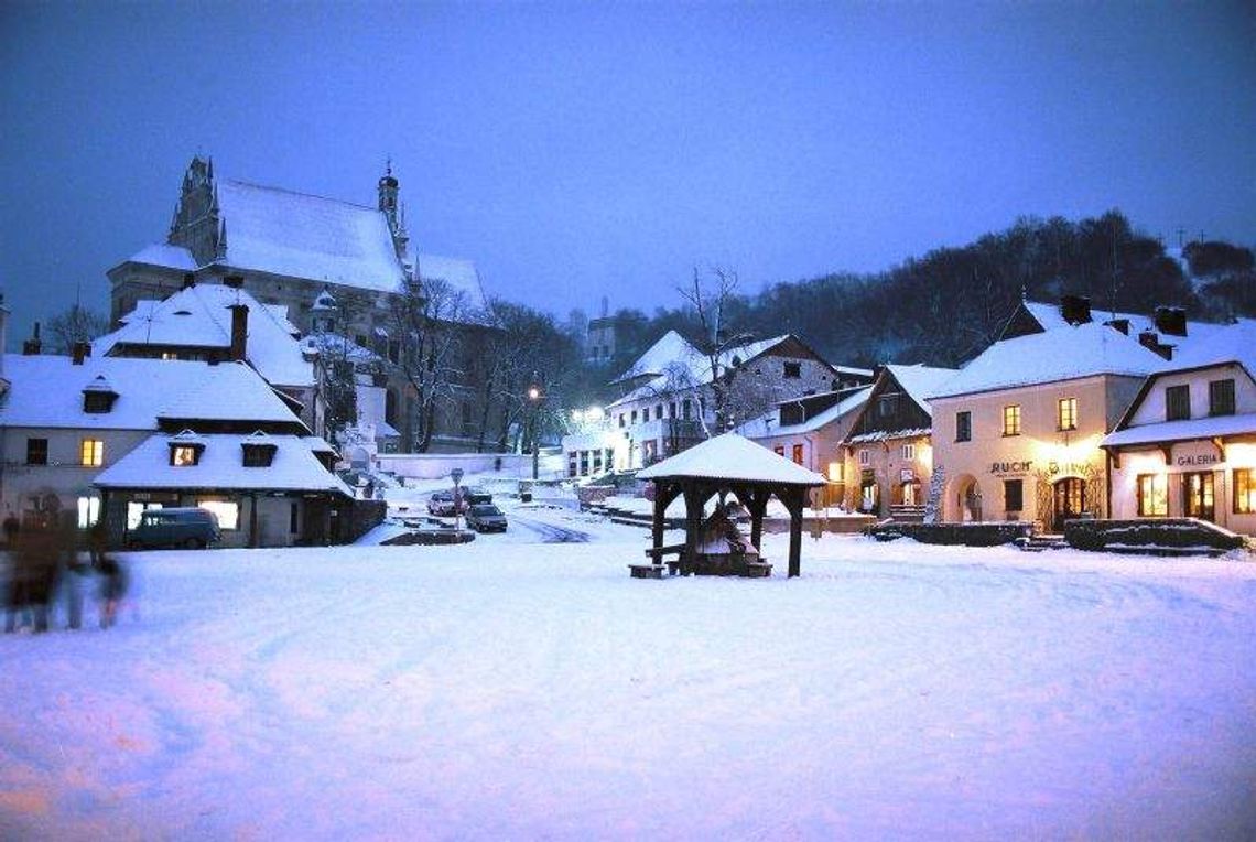 Mroczny Kazimierz Dolny. Za ciemno na rynku