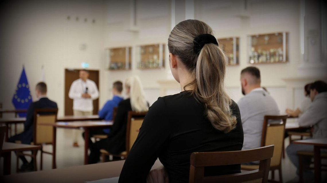 Mundur im się marzy. Sporo chętnych do pracy w policji. Dzisiaj mieli testy Mundur im się marzy. Sporo chętnych do pracy w policji. Dzisiaj mieli testy