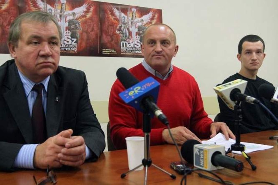Mundur SS i faszystowskie gadżety w mieszkaniach działaczy ONR w Lublinie