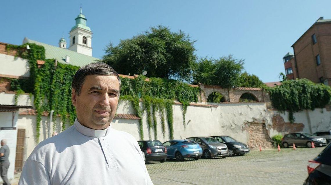 Mur oporowy skarpy zabytkowego kościoła zaczął się sypać. Odkryje nieznaną historię Lublina? Mur oporowy skarpy zabytkowego kościoła zaczął się sypać. Odkryje nieznaną historię Lublina?