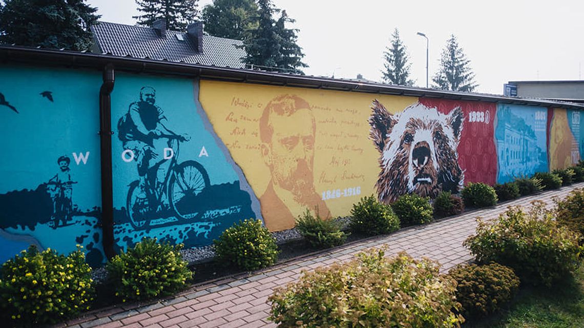 Mural z królami powstał w Łukowie. "Chcemy zaciekawiać mieszkańców lokalną historią"