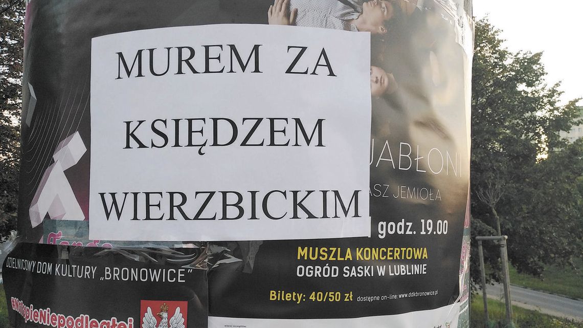 „Murem za księdzem Wierzbickim”. Były rektor KUL także go broni