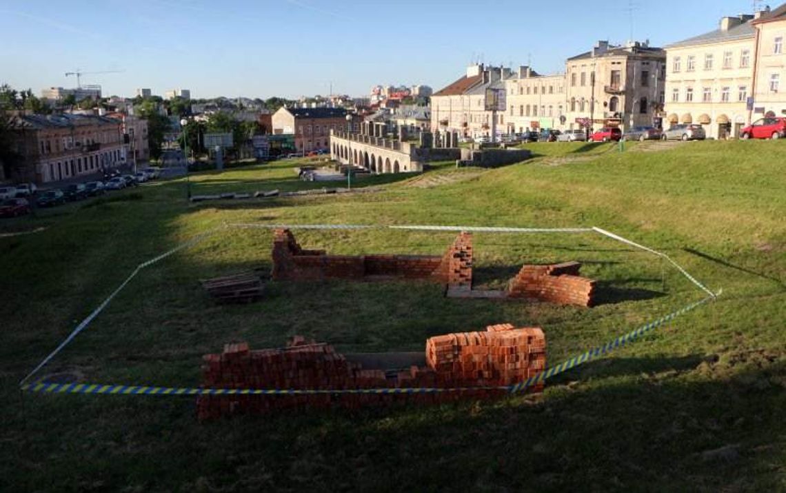 Murują przy Świętoduskiej. Ale to nie Arkady (zdjęcia) Murują przy Świętoduskiej. Ale to nie Arkady (zdjęcia)