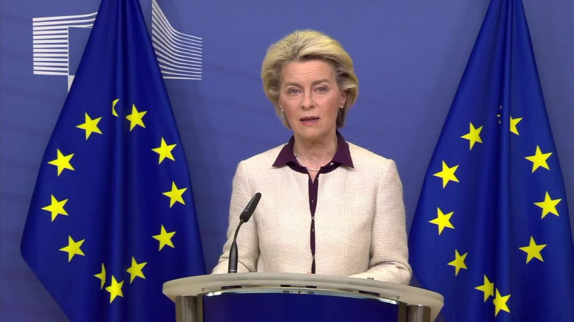 "Musimy działać szybko i zdecydowanie". Szefowa Komisji Europejskiej o nowym wariancie koronawirusa