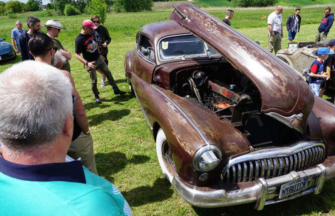 Mustangi i chevrolety w Hrubieszowie. Do miasta zjechały amerykańskie auta