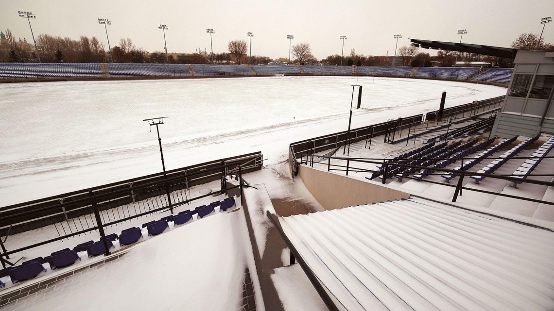 Muszą zdążyć z pracami przed sezonem żużlowym. Brakuje chętnych