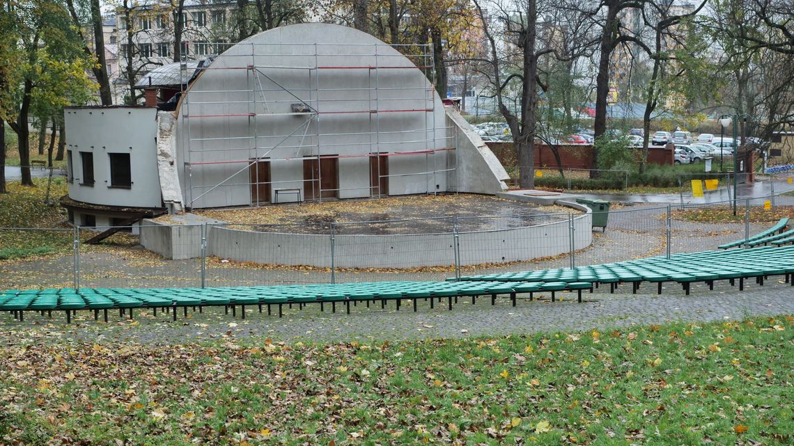 Muszla w Ogrodzie Saskim ucichła na dłużej. Nie naprawią sceny w tym roku Muszla w Ogrodzie Saskim ucichła na dłużej. Nie naprawią sceny w tym roku
