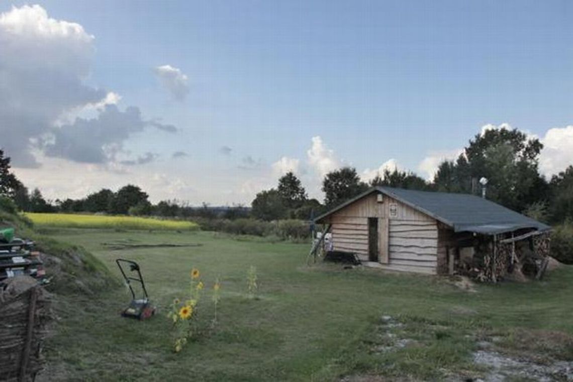 Muzyk zbudował szopę na działce. Usłyszał wyrok: prace społeczne