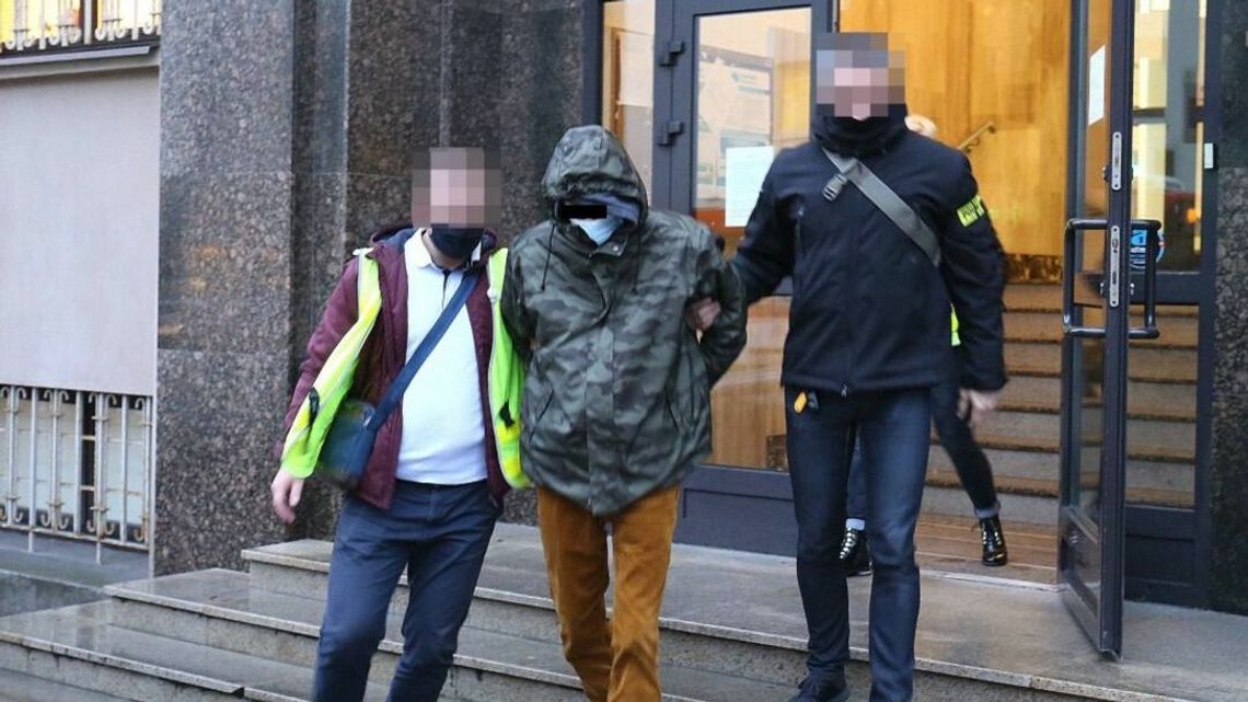 Myśliwy zastrzelił 16-latka w szkolnym sadzie. Były policjant przed sądem Myśliwy zastrzelił 16-latka w szkolnym sadzie. Były policjant przed sądem