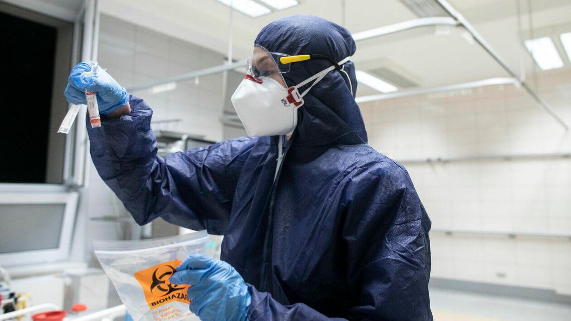 Na całym świecie na COVID-19 zmarło już 6 mln osób 