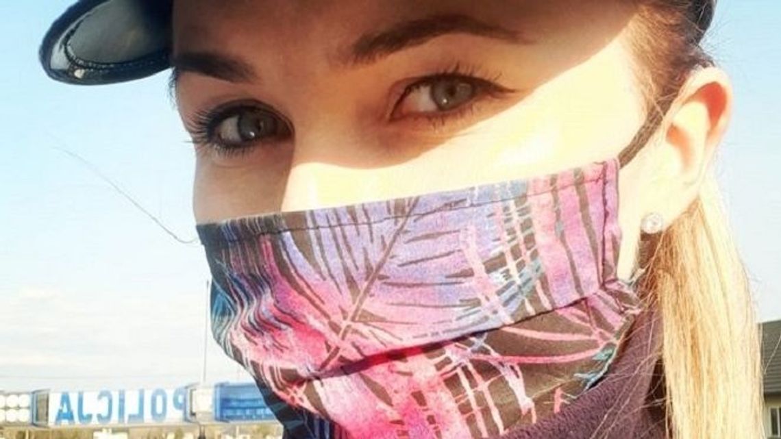 Na co dzień dba o bezpieczeństwo na drogach. Po godzinach bialska policjantka szyje maseczki ochronne Na co dzień dba o bezpieczeństwo na drogach. Po godzinach bialska policjantka szyje maseczki ochronne