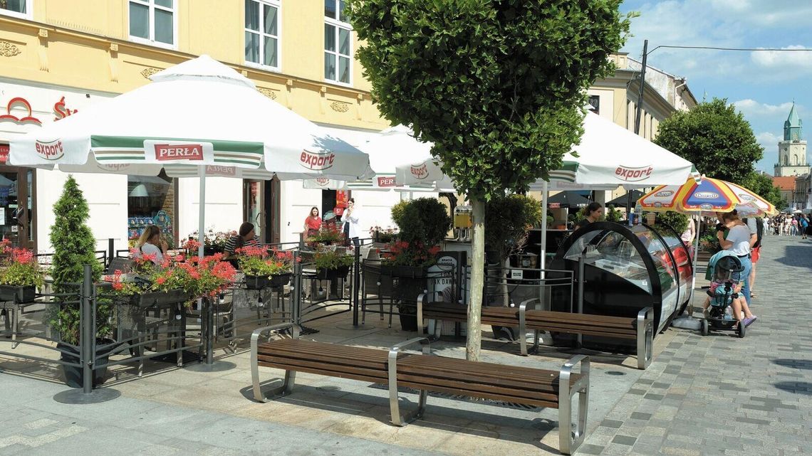 Na deptaku w Lublinie działa nielegalny ogródek, sprzedaje alkohol bez koncesji. Co na to urzędnicy? Na deptaku w Lublinie działa nielegalny ogródek, sprzedaje alkohol bez koncesji. Co na to urzędnicy?