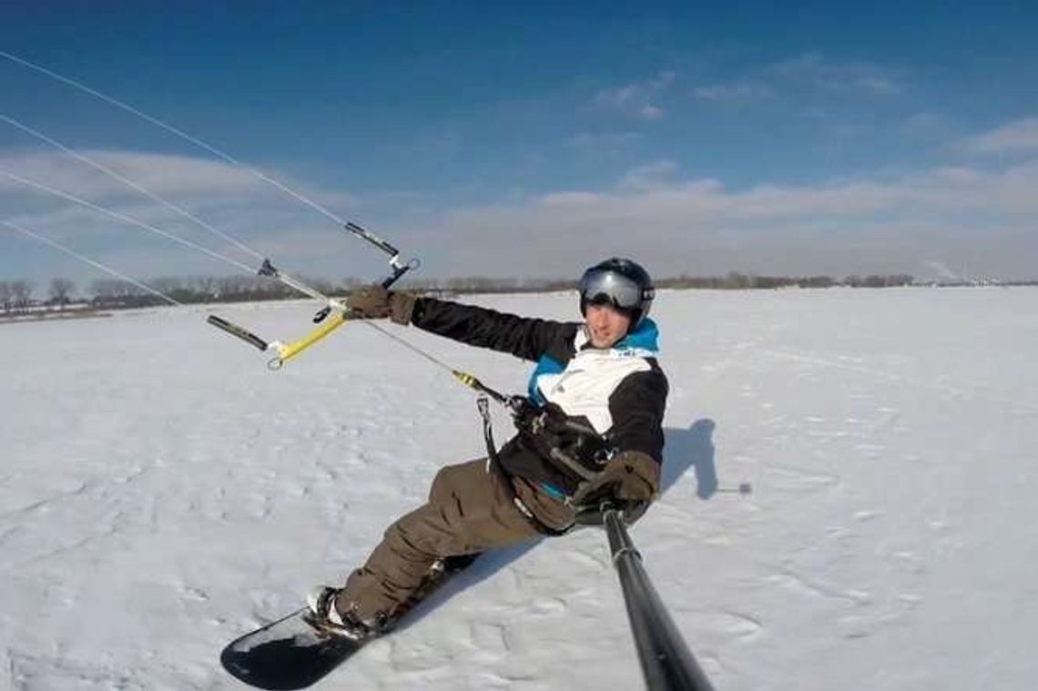 Na desce po Zalewie Zemborzyckim w zimie. Snowkite w Lublinie