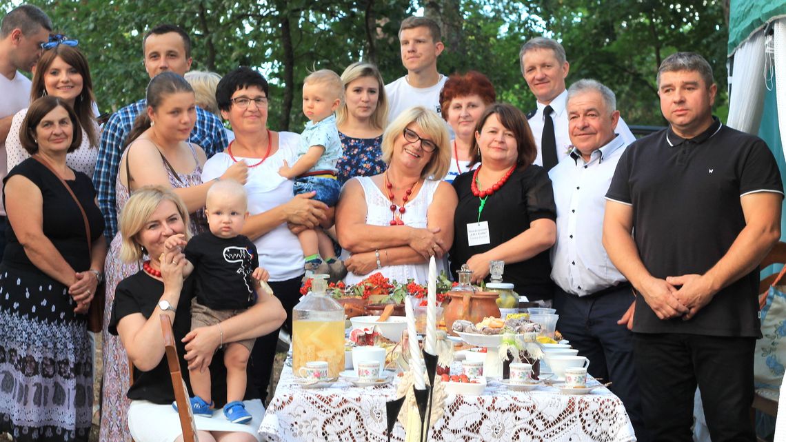 Na dożynkach w Żyrzynie stoły uginały się od specjałów [zdjęcia]