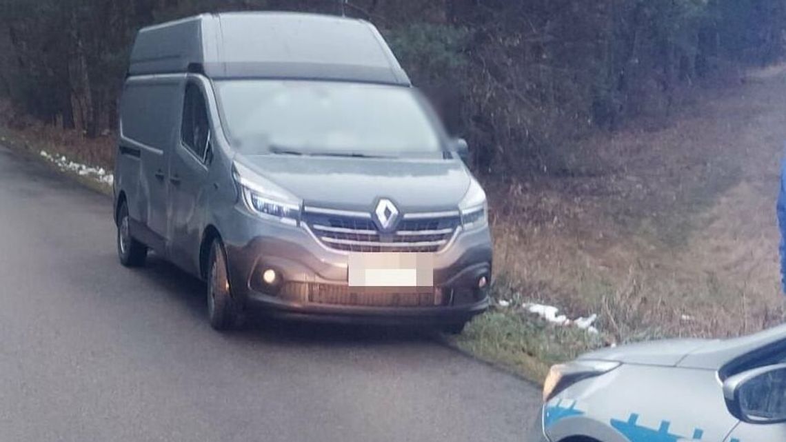 Na drodze było jeszcze ciemno. Piesza bez odblasków została potrącona lusterkiem