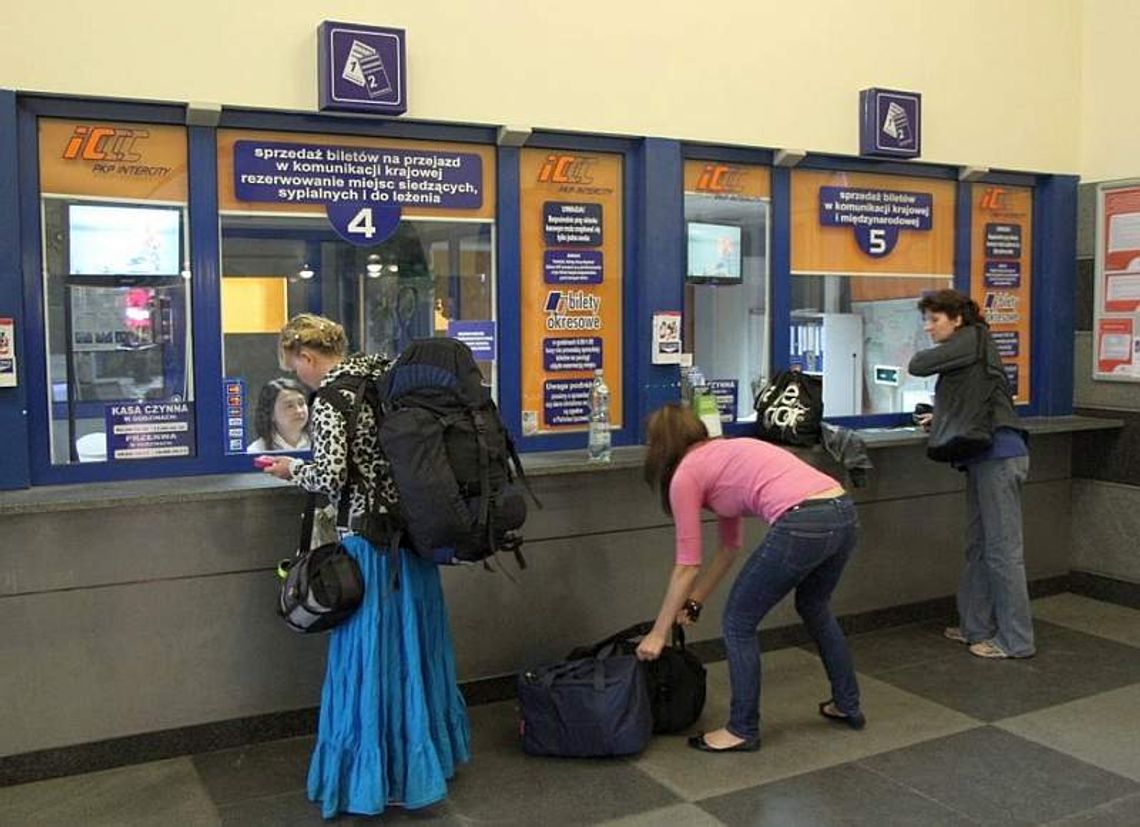 Na dworcu PKP w Lublinie jedna kolejka do wszystkich kas