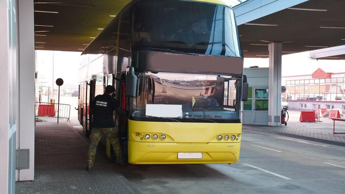 Na granicy w Dorohusku pokazał wynik testu. Cały autokar wraca na Ukrainę Na granicy w Dorohusku pokazał wynik testu. Cały autokar wraca na Ukrainę