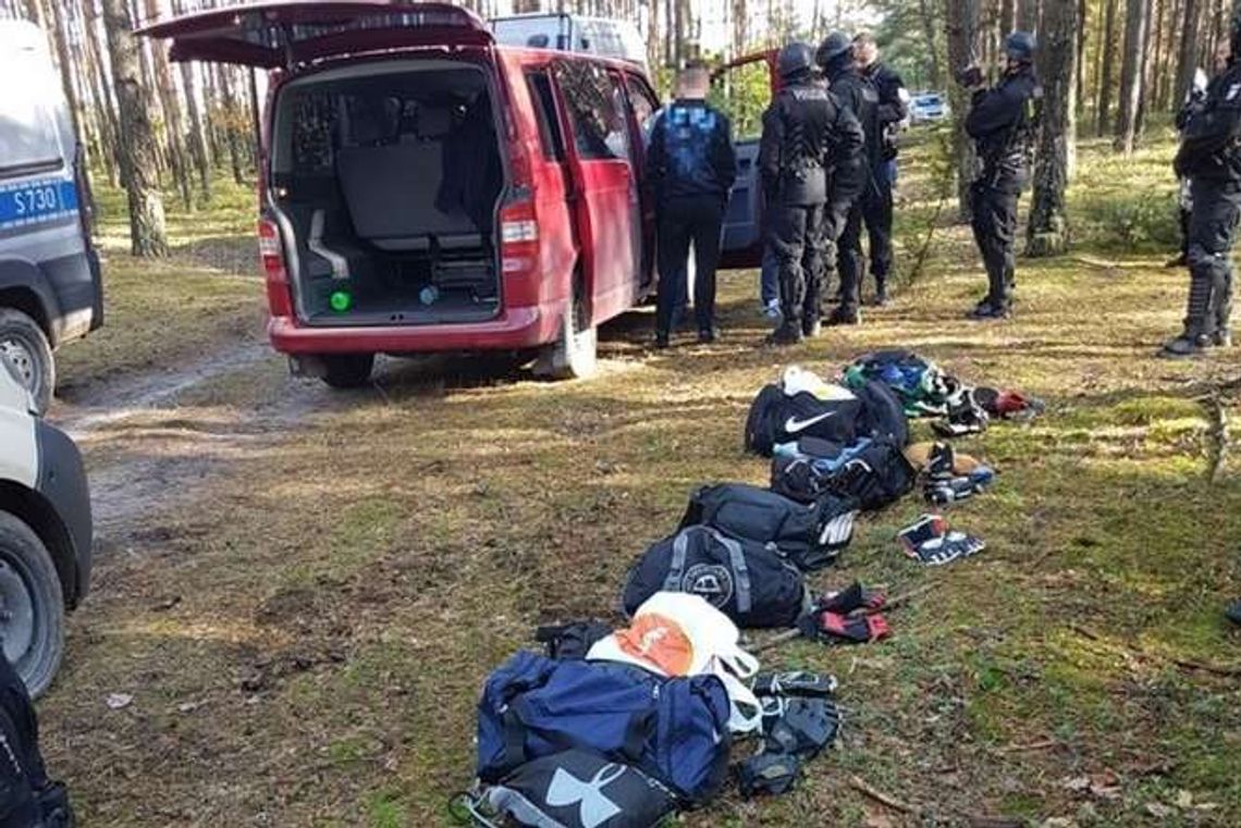 Na grzyby ze sprzętem do bijatyki. Policja zapobiegła ustawce kiboli Na grzyby ze sprzętem do bijatyki. Policja zapobiegła ustawce kiboli