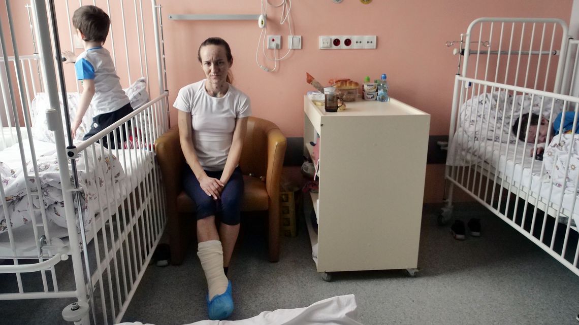 Na ich dom spadła rakieta, Olena straciła wzrok. Po operacjach w Lublinie znów widzi swoich synków