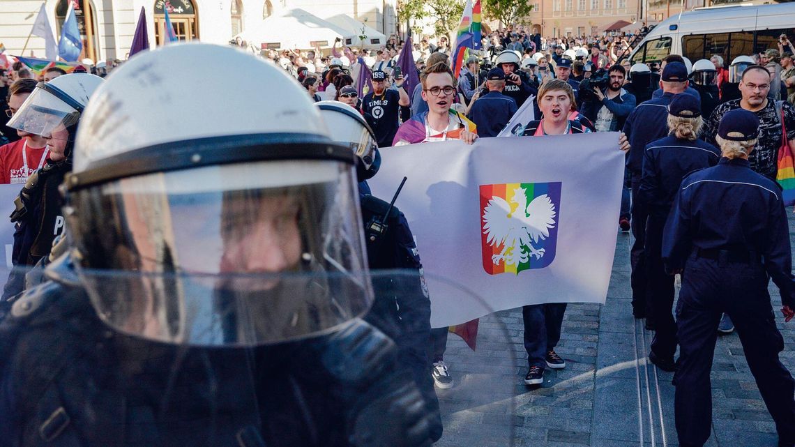 Na Marszu Równości doszło do znieważenia godła państwowego? Sprawdza to policja