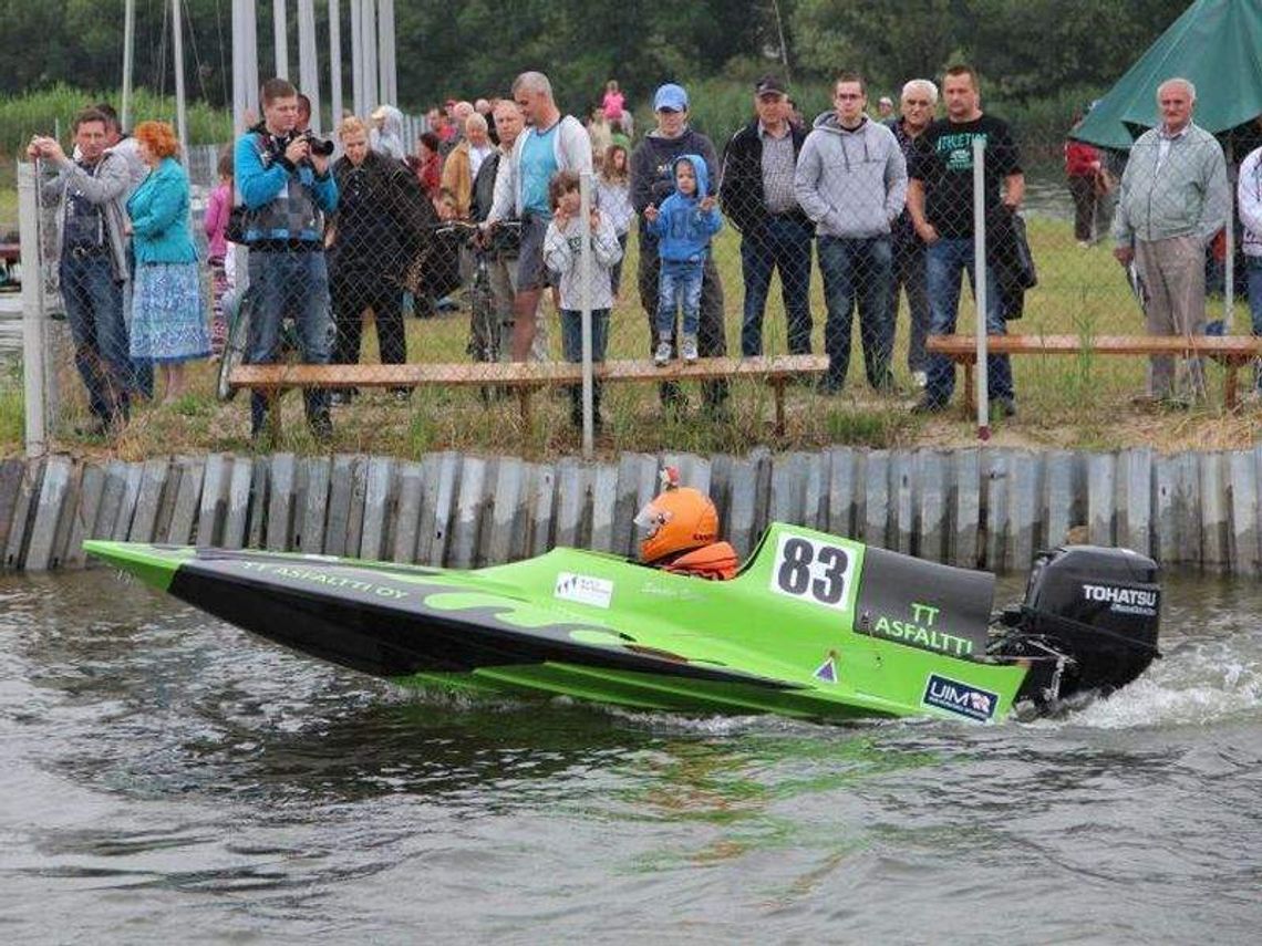 Na Międzyrzeckich Jeziorkach odbywają się zawody motorowodniaków (fotogaleria) Na Międzyrzeckich Jeziorkach odbywają się zawody motorowodniaków (fotogaleria)