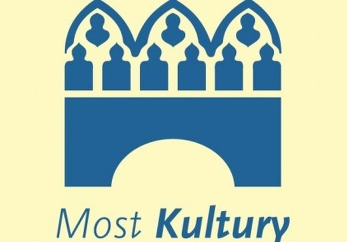 Na moście nie tylko potańcówka