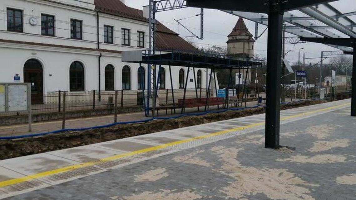 Na otwarcie peronu trzeba poczekać 