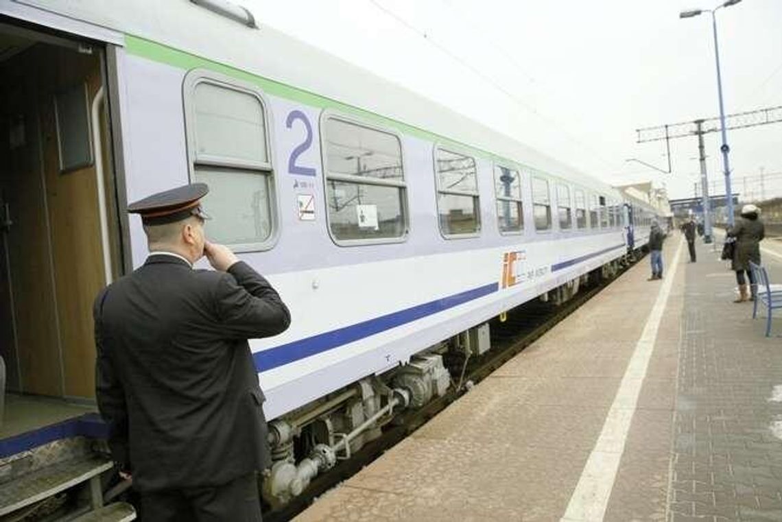 Na peronie mogła być hala dla pasażerów, a będą zwykłe wiaty Na peronie mogła być hala dla pasażerów, a będą zwykłe wiaty