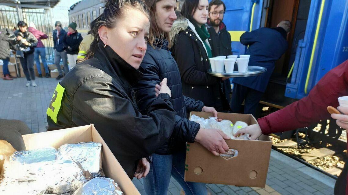 Na peronie w Dorohusku słychać: „Zaskoczyliście nas tym dobrem” Na peronie w Dorohusku słychać: „Zaskoczyliście nas tym dobrem”