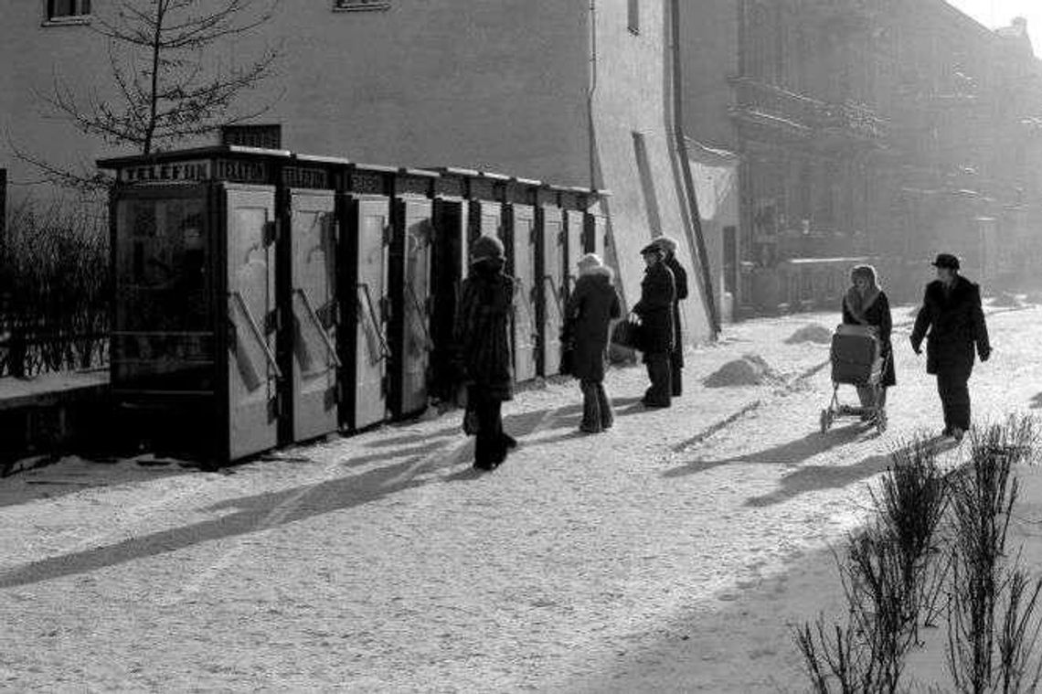 Na połączenie trzeba było czekać nawet kilka dni. Telefony w PRL [zdjęcia]
