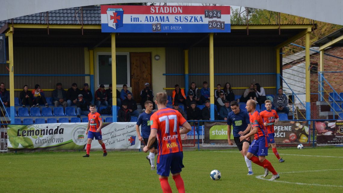 Na półmetku rundy trzy zespoły nadają ton rywalizacji chełmskiej klasy okręgowej Na półmetku rundy trzy zespoły nadają ton rywalizacji chełmskiej klasy okręgowej