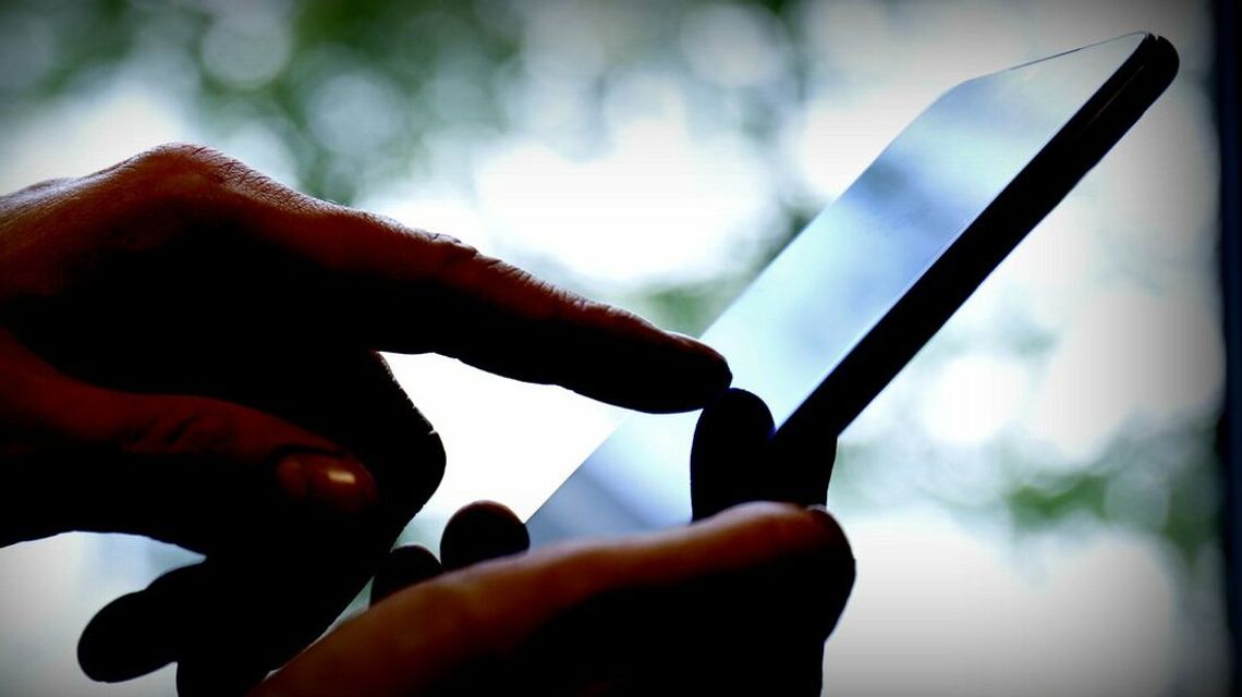 Na "pracownika banku", "adwokata", "przewałkę" i przy sprzedaży w internecie. Jak dajemy się oszukać?