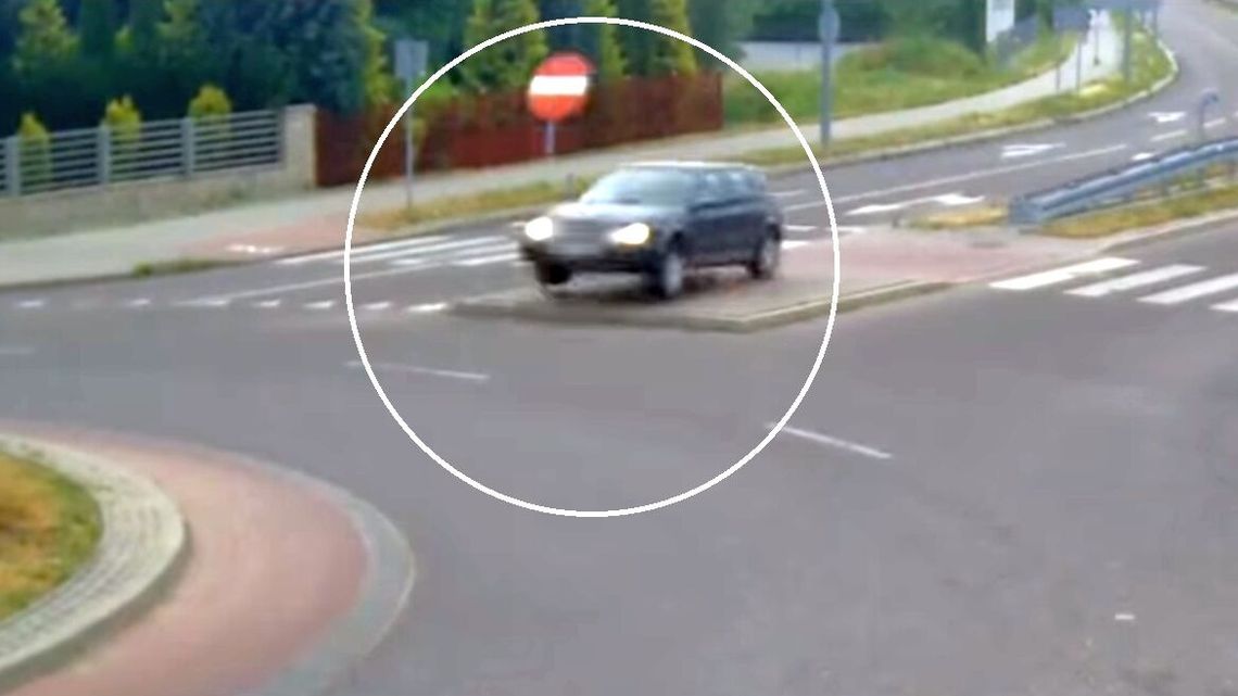 Na rondzie prosto. Jest nagranie z parkowania na wysepce