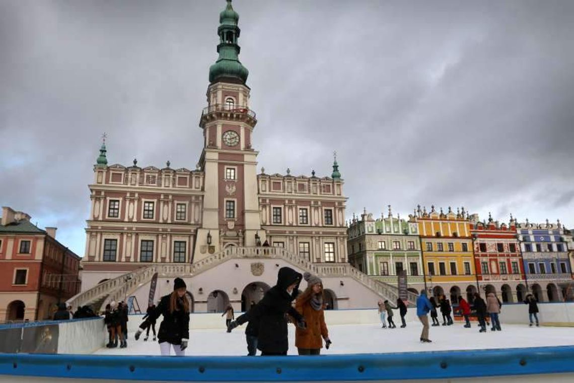 Na Rynku Wielkim w Zamościu kręcą piruety