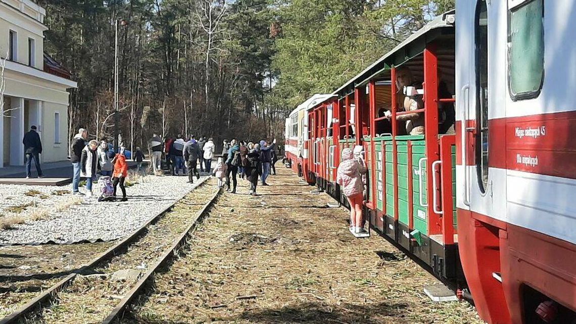 Na stacji jednego dnia pojawiło się tysiąc osób. Będą nowe wagony, żeby wszyscy się pomieścili