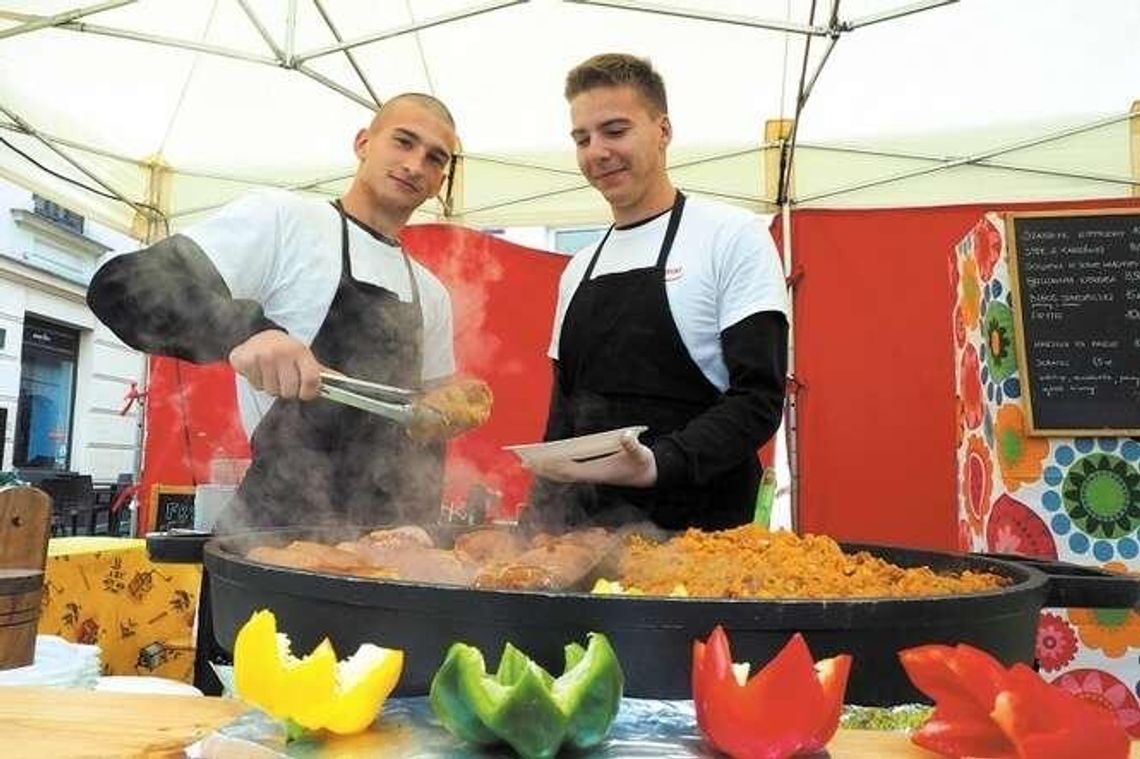 Na Starym Mieście jak w kuchni. Trwa Europejski Festiwal Smaku