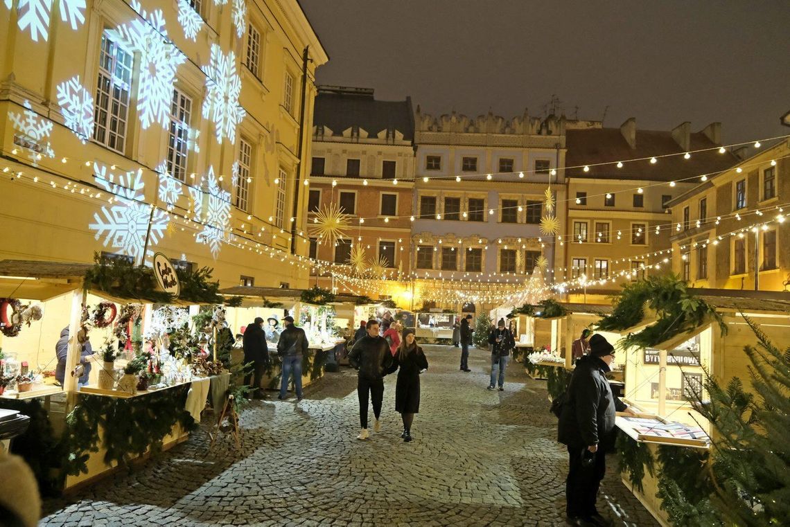 Na Starym Mieście pachnie pienikami i grzańcem. Rozpoczął się Jarmark Bożonarodzeniowy Jarmark świąteczny w Lublinie