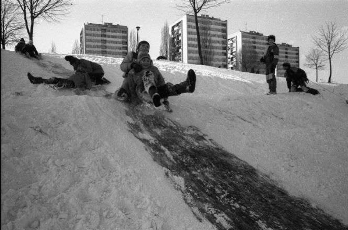 Na trzepaku wi-fi nie było. Jak się bawiły dzieci w PRL? [zdjęcia Jacka Mirosława]
