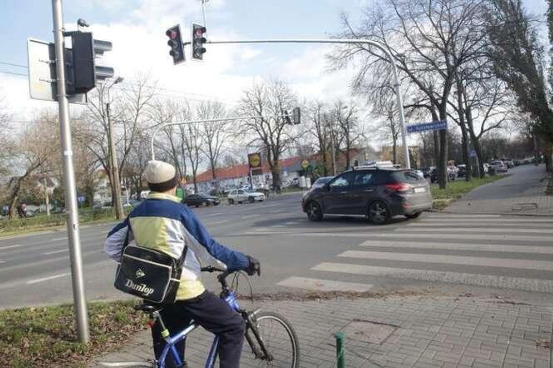 Na tym "przesuniętym" skrzyżowaniu stłuczki to codzienność. W końcu je przebudują