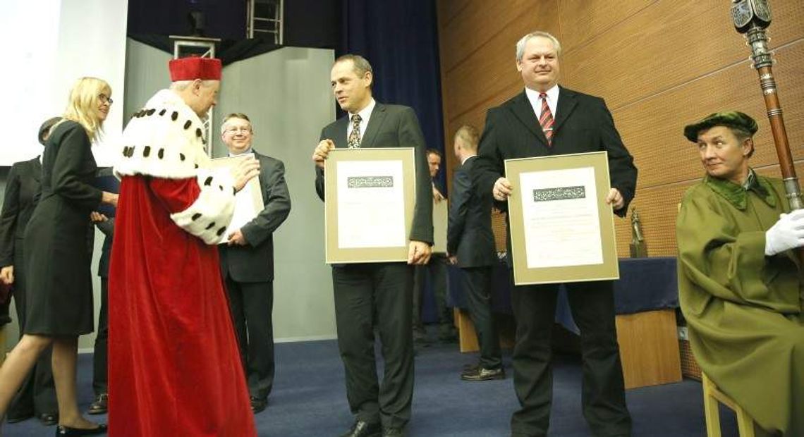 Na UMCS pasowanie na studentów i nagrody dla naukowców Na UMCS pasowanie na studentów i nagrody dla naukowców