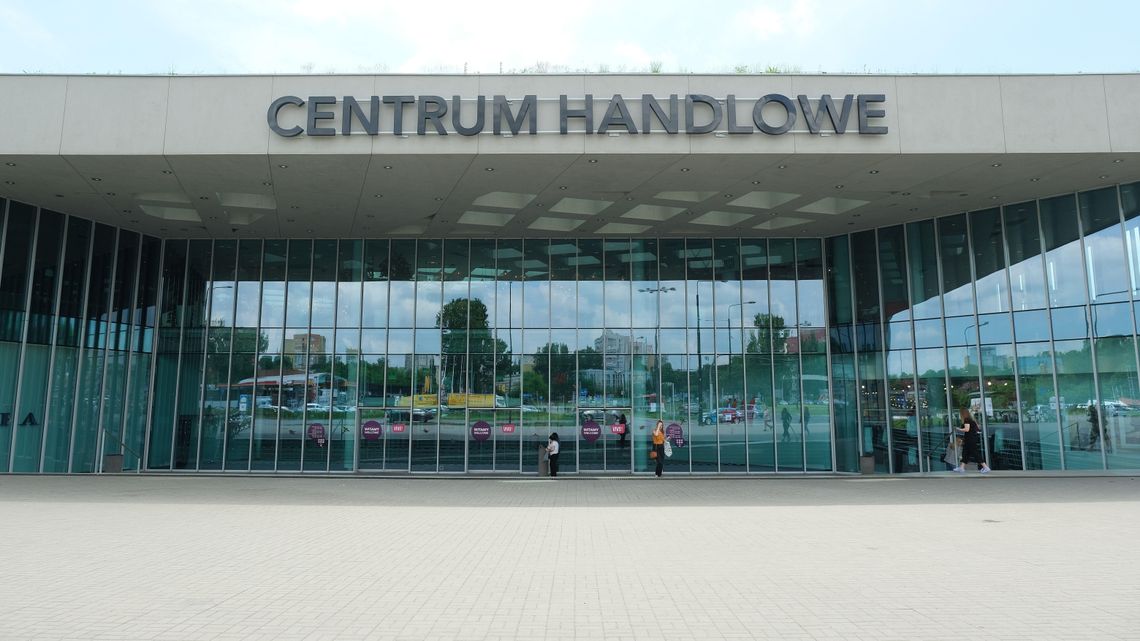 Na Vivo! pojawił się napis CENTRUM HANDLOWE. Architekt: "Tak jakby można było pomylić go z kurnikiem"