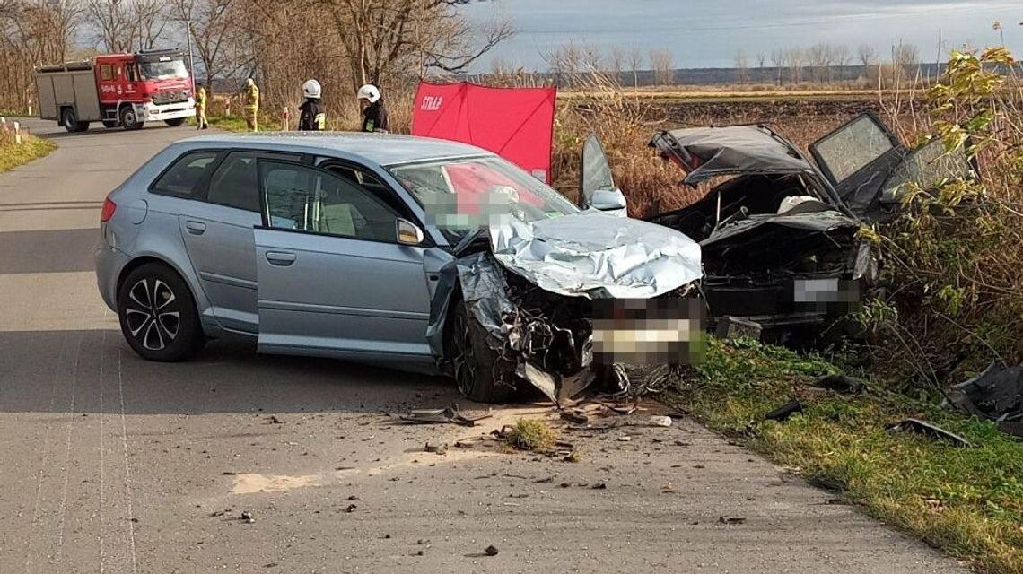 Na zakręcie zderzyły się dwa samochody. Zginął 17-letni pasażer
