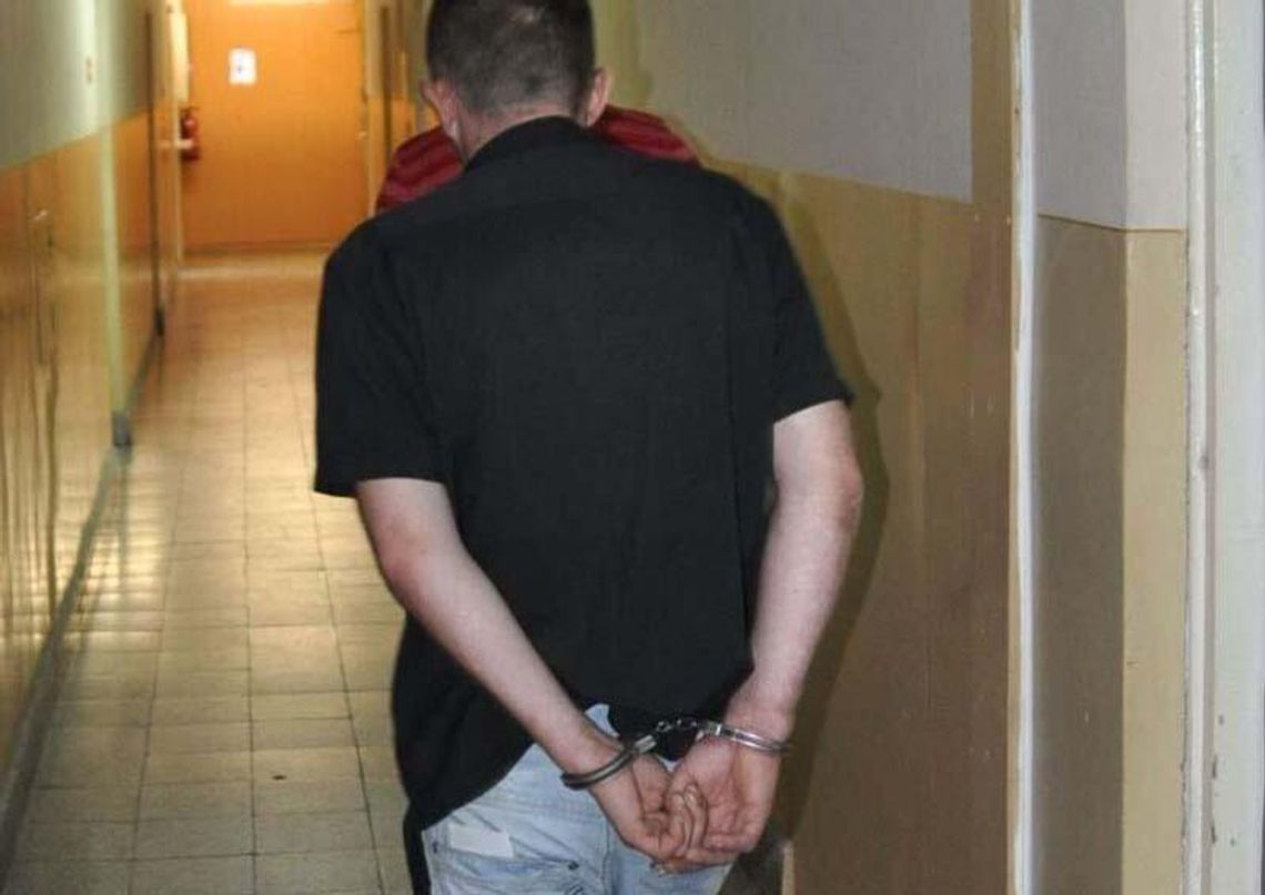 Nabierał ludzi\"na wnuczka\". Trafił za to do aresztu