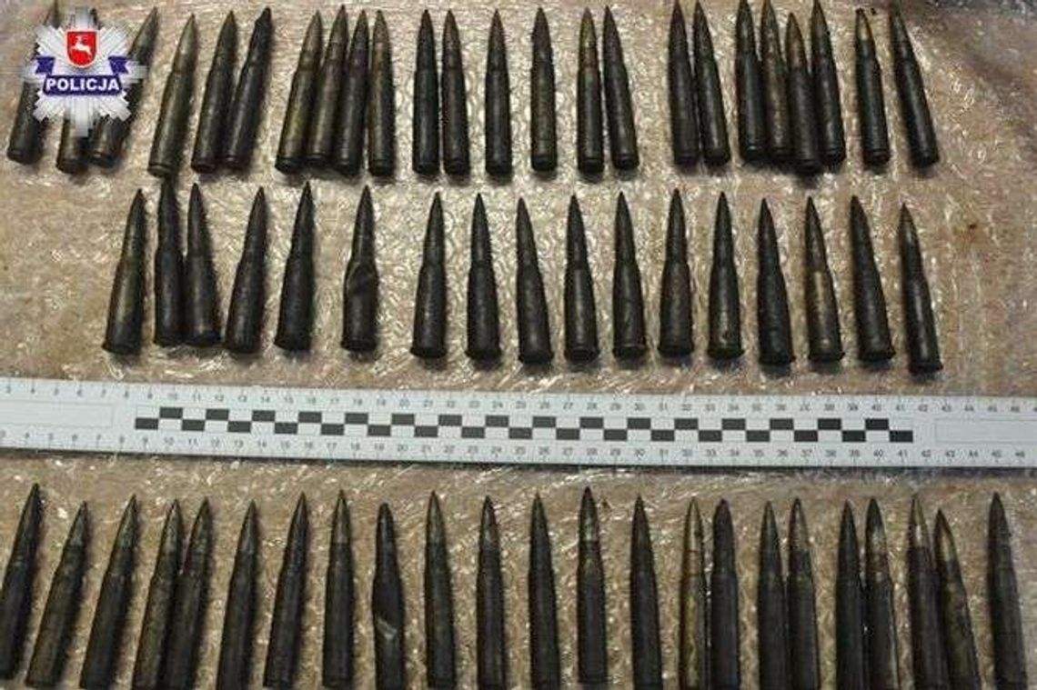 Naboje w dojarce, karabin w wersalce