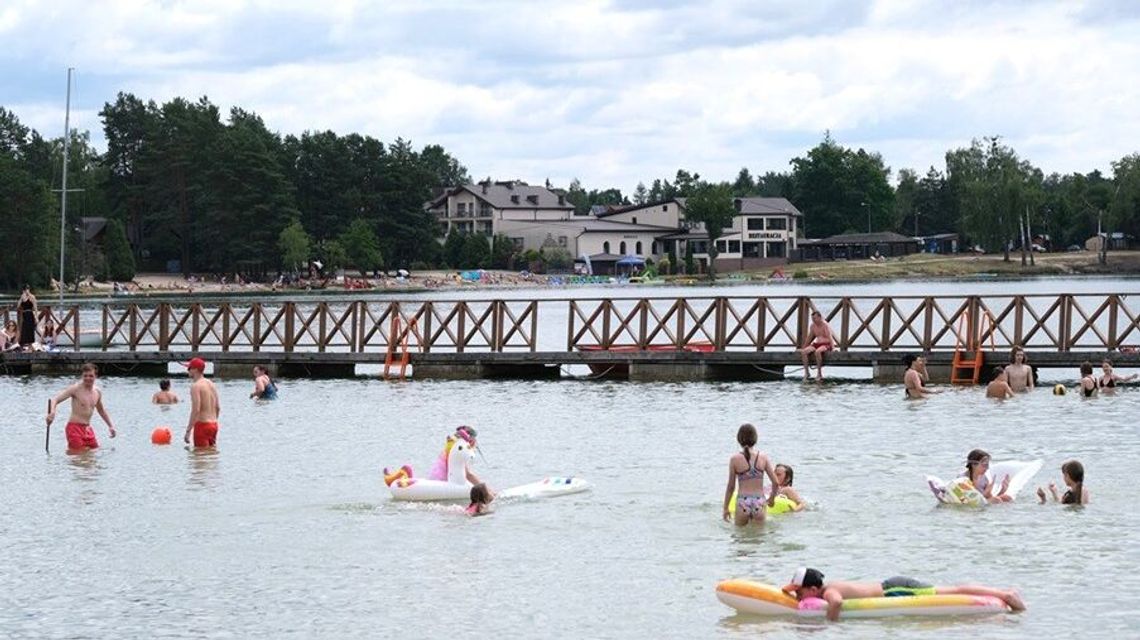 Nad Jeziorem Białym tłumów jeszcze nie ma. Sezon na dobre rozpocznie się w weekend Nad Jeziorem Białym tłumów jeszcze nie ma. Sezon na dobre rozpocznie się w weekend