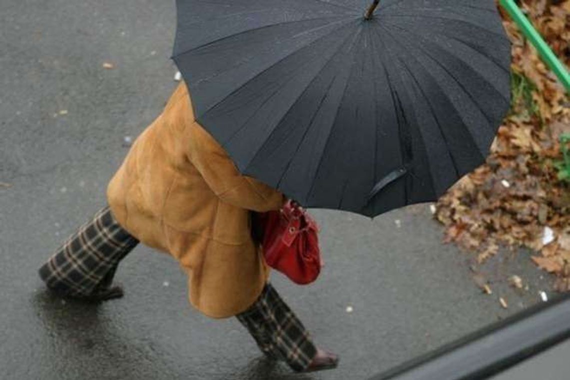 Nadchodzi ochłodzenie. W niedzielę opady deszczu ze śniegiem