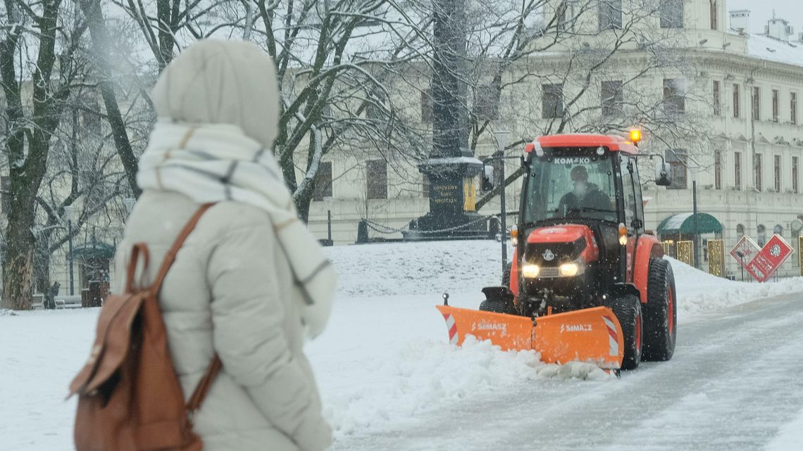 Nadciąga zmiana pogody. Śnieg uwierzy drogowcom?