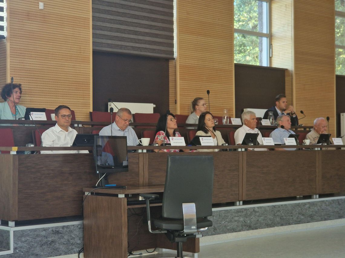 Nadzwyczajna sesja Rady Miasta Świdnik ws. budżetu. Nie obyło się bez dyskusji