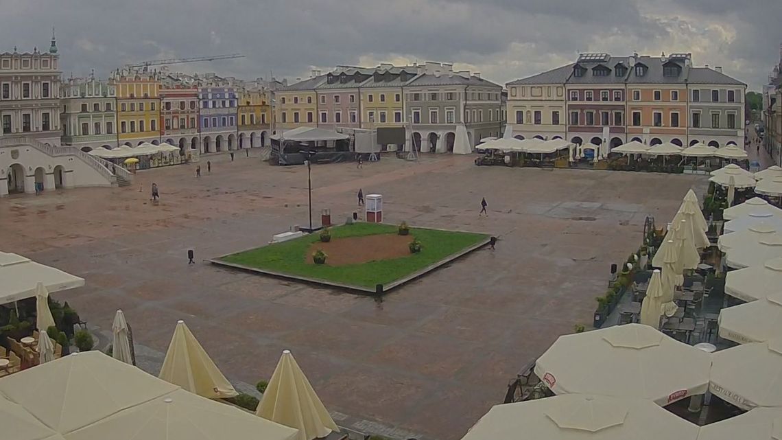Nagi 18-latek biegał po rynku, a potem jeździł rowerem. Założył się o...